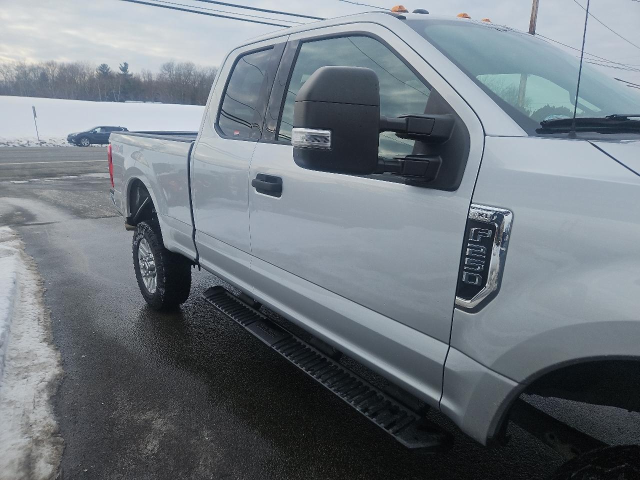 Ford Super Duty F-250 SRW XLT 4WD SuperCab 6.75' Box 2017