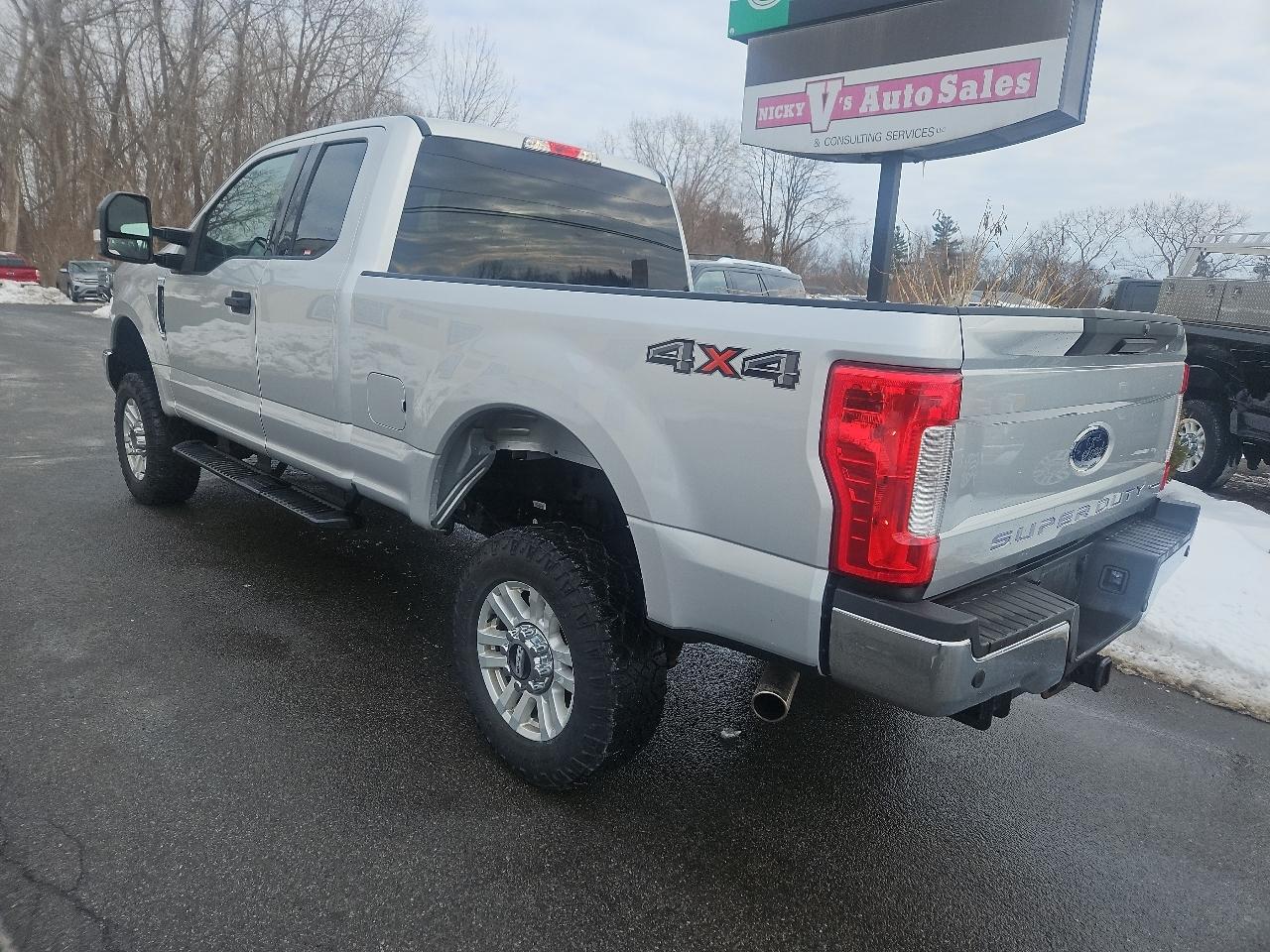 Ford Super Duty F-250 SRW XLT 4WD SuperCab 6.75' Box 2017