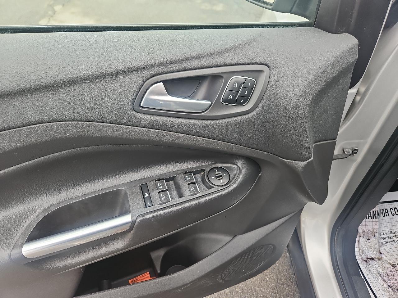 Ford Escape Titanium 4WD 2017