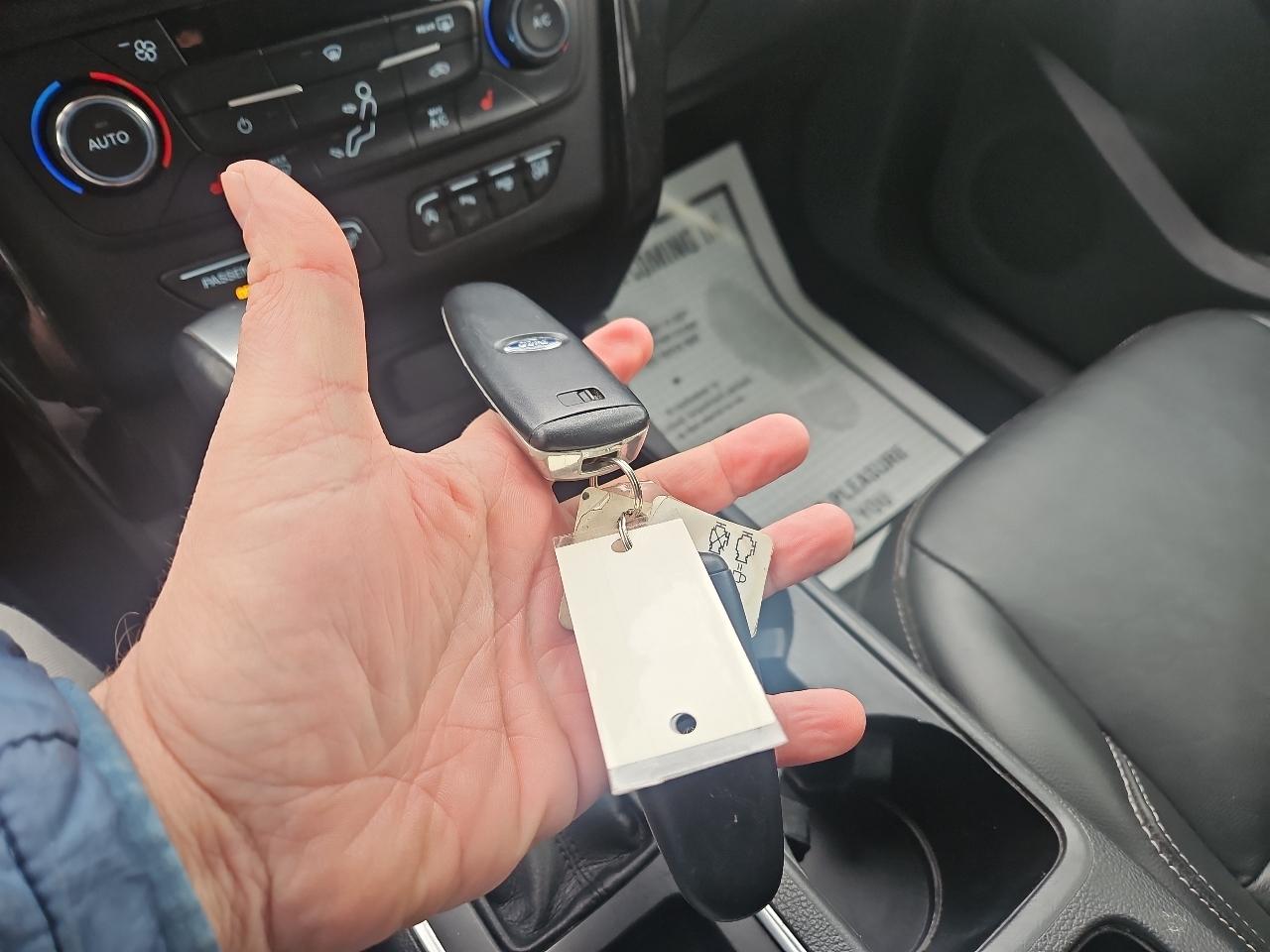 Ford Escape Titanium 4WD 2017