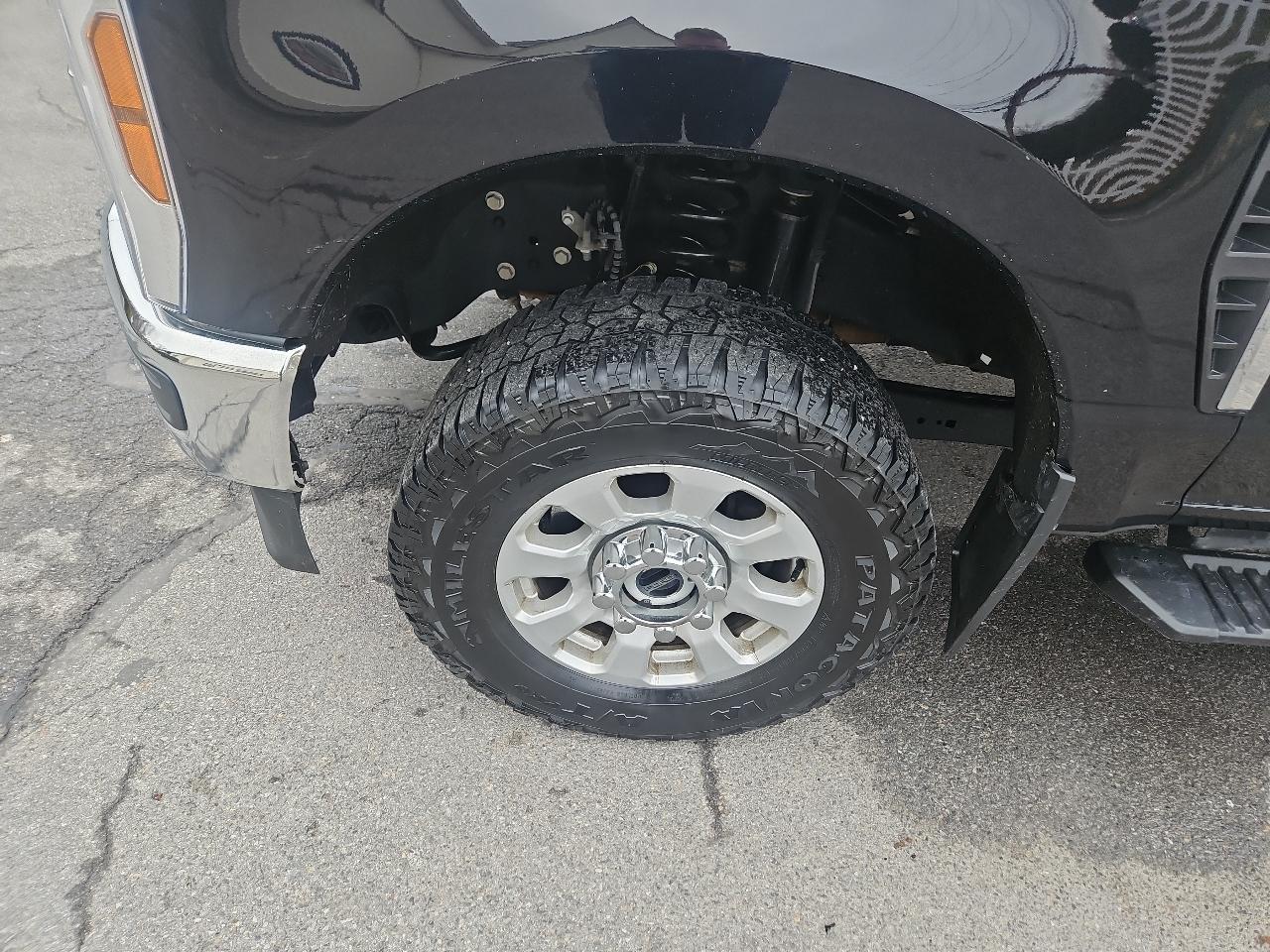 Ford Super Duty F-350 SRW XLT 4WD Reg Cab 8' Box 2024