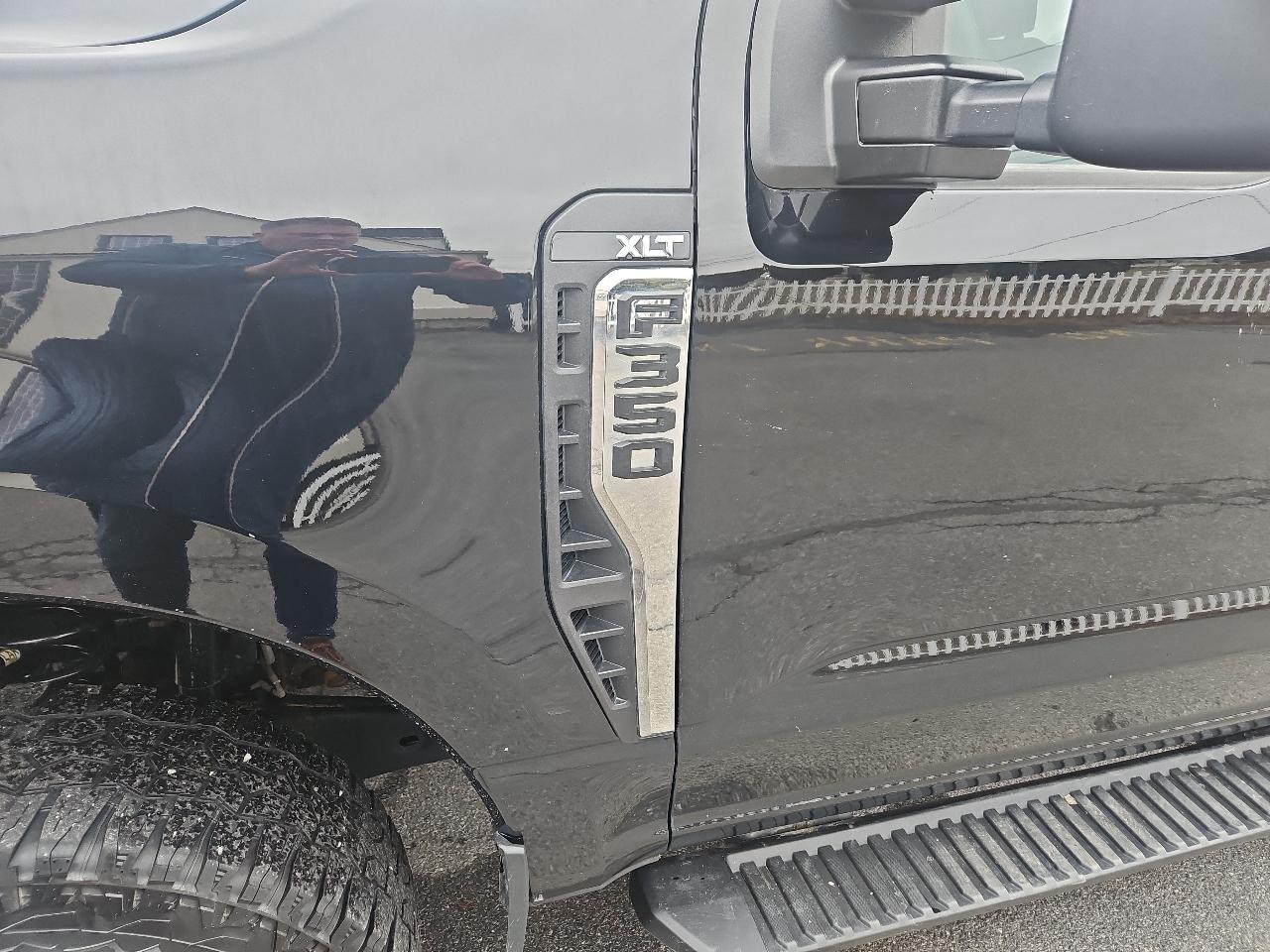 Ford Super Duty F-350 SRW XLT 4WD Reg Cab 8' Box 2024