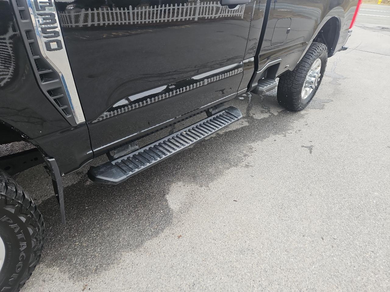 Ford Super Duty F-350 SRW XLT 4WD Reg Cab 8' Box 2024