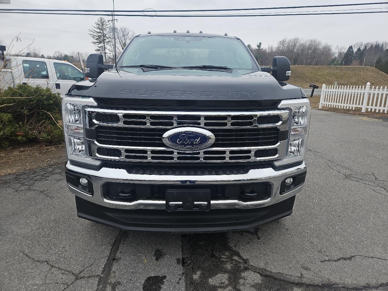 Ford Super Duty F-350 SRW XLT 4WD Reg Cab 8' Box 2024