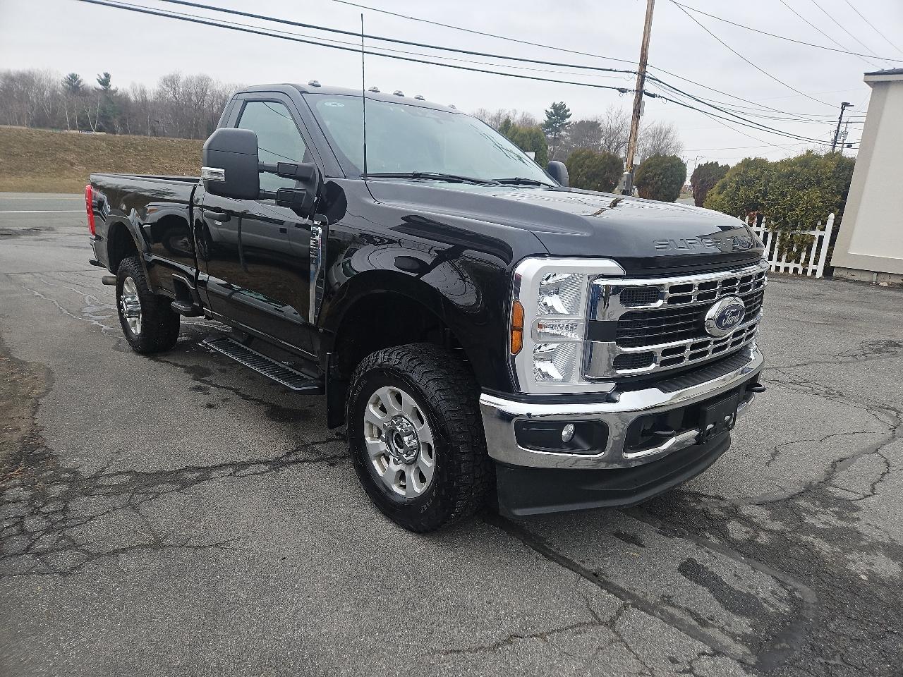 Ford Super Duty F-350 SRW XLT 4WD Reg Cab 8' Box 2024