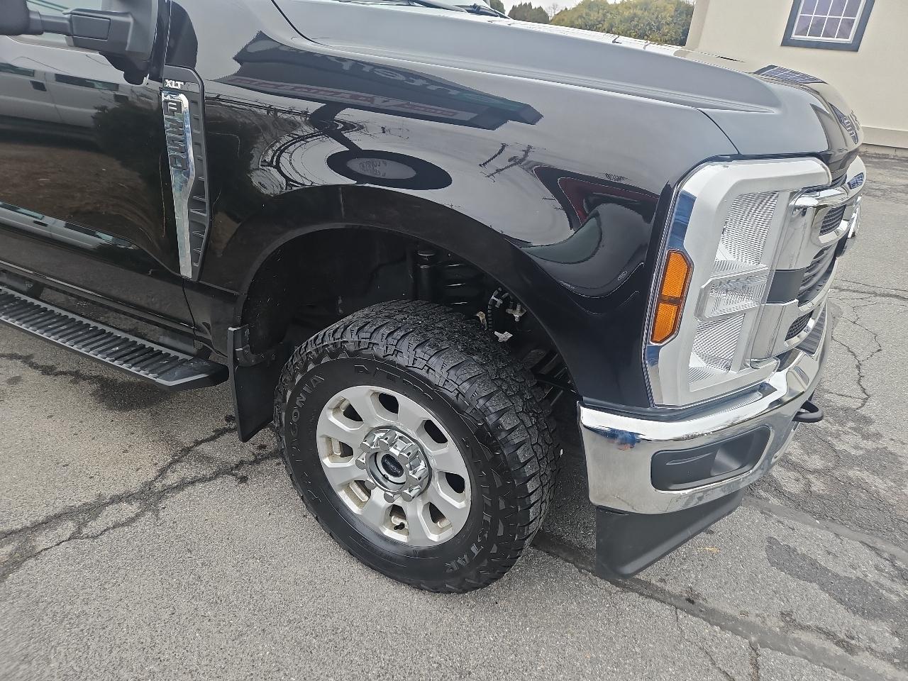 Ford Super Duty F-350 SRW XLT 4WD Reg Cab 8' Box 2024