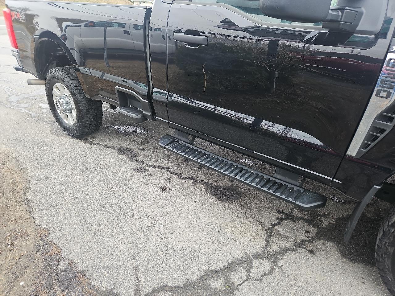 Ford Super Duty F-350 SRW XLT 4WD Reg Cab 8' Box 2024