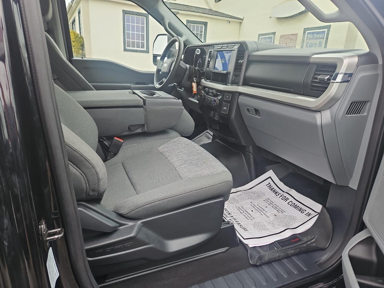 Ford Super Duty F-350 SRW XLT 4WD Reg Cab 8' Box 2024