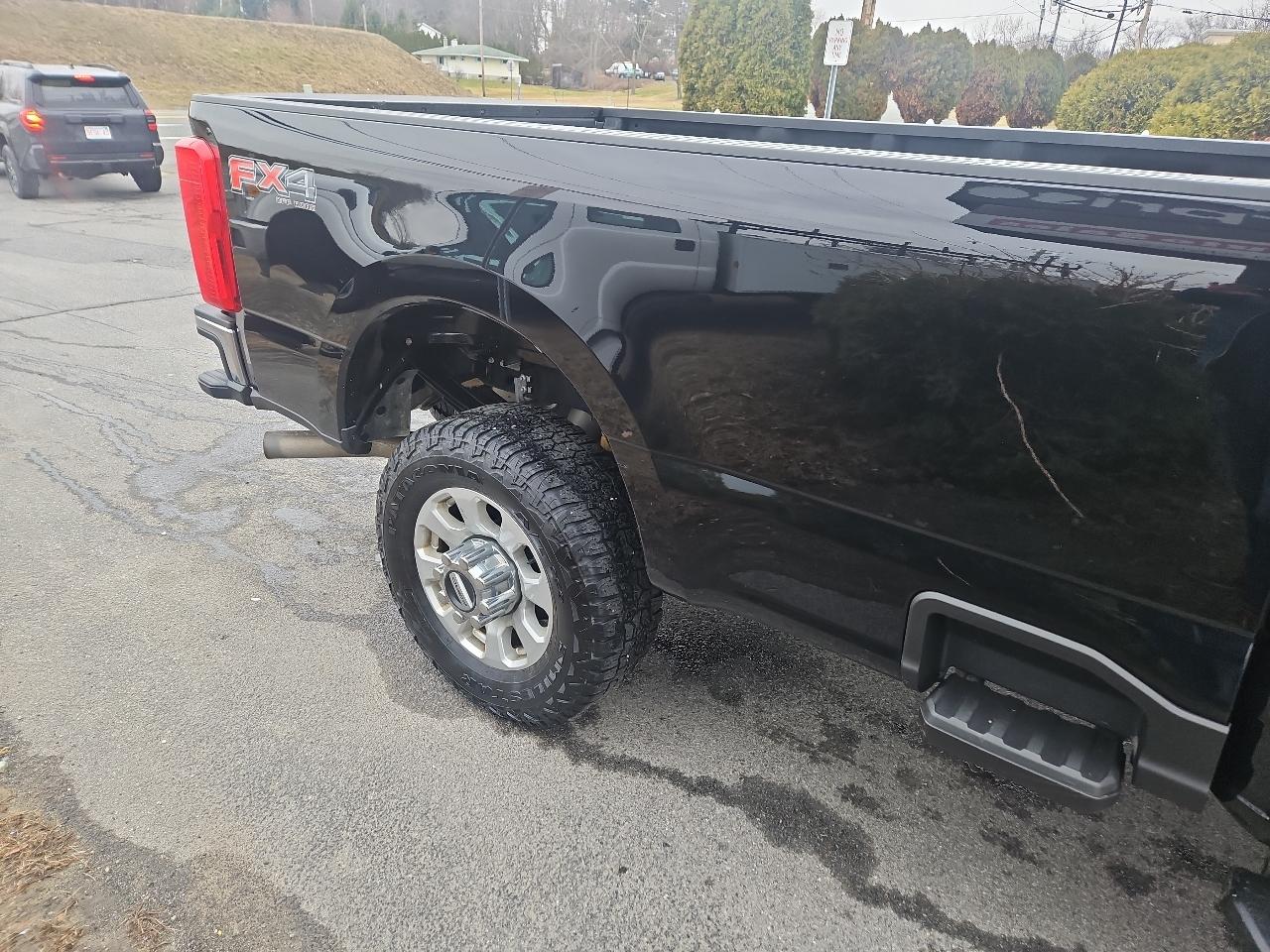 Ford Super Duty F-350 SRW XLT 4WD Reg Cab 8' Box 2024