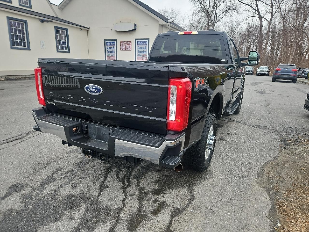 Ford Super Duty F-350 SRW XLT 4WD Reg Cab 8' Box 2024