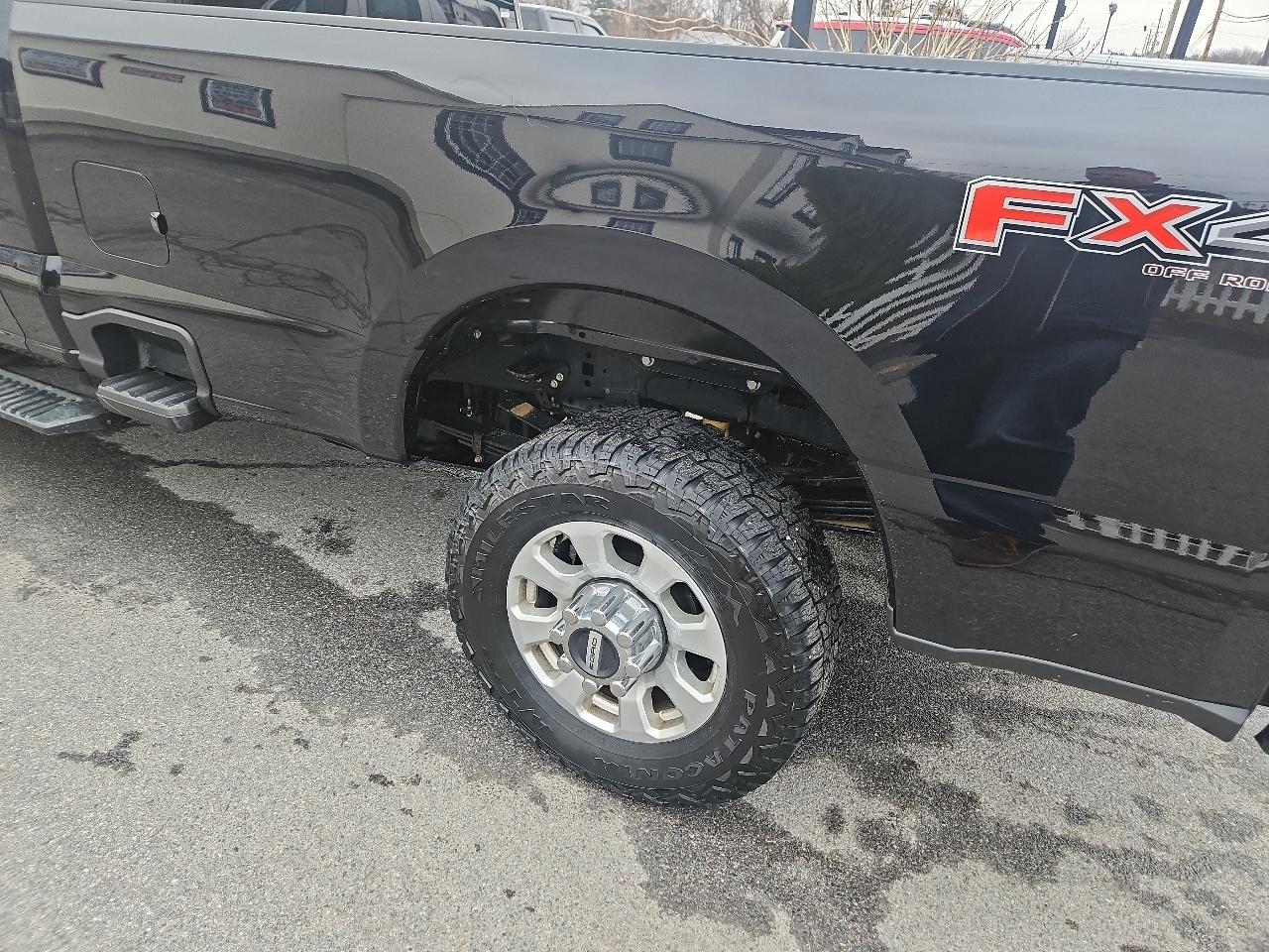 Ford Super Duty F-350 SRW XLT 4WD Reg Cab 8' Box 2024