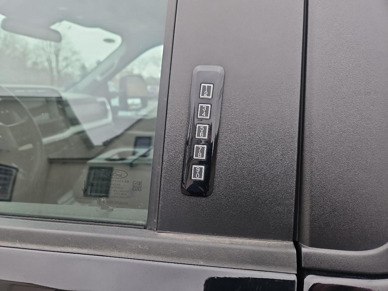 Ford Super Duty F-350 SRW XLT 4WD Reg Cab 8' Box 2024