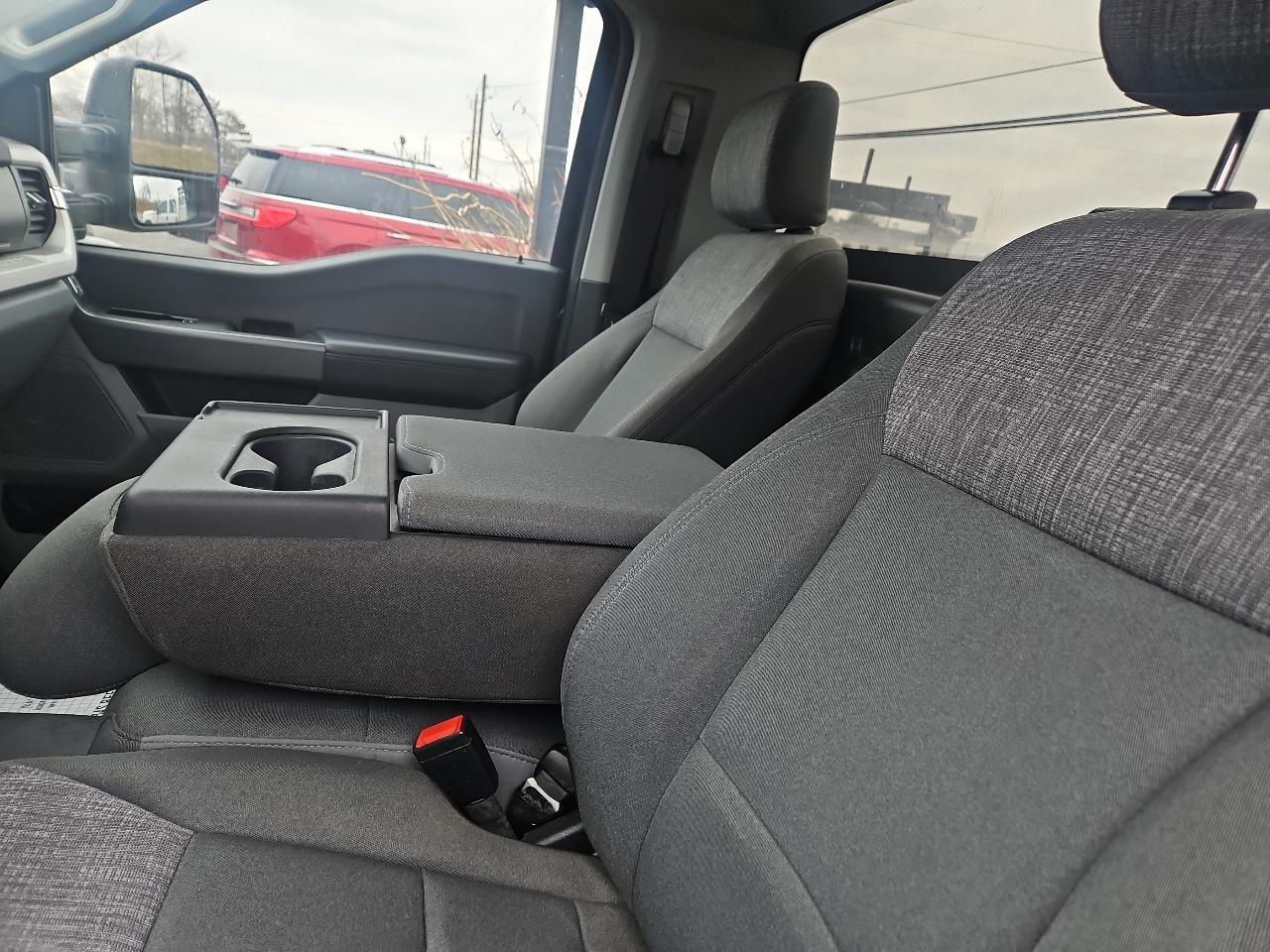 Ford Super Duty F-350 SRW XLT 4WD Reg Cab 8' Box 2024