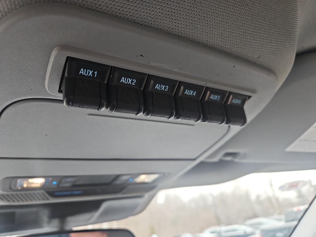 Ford Super Duty F-350 SRW XLT 4WD Reg Cab 8' Box 2024