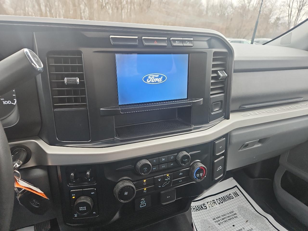 Ford Super Duty F-350 SRW XLT 4WD Reg Cab 8' Box 2024