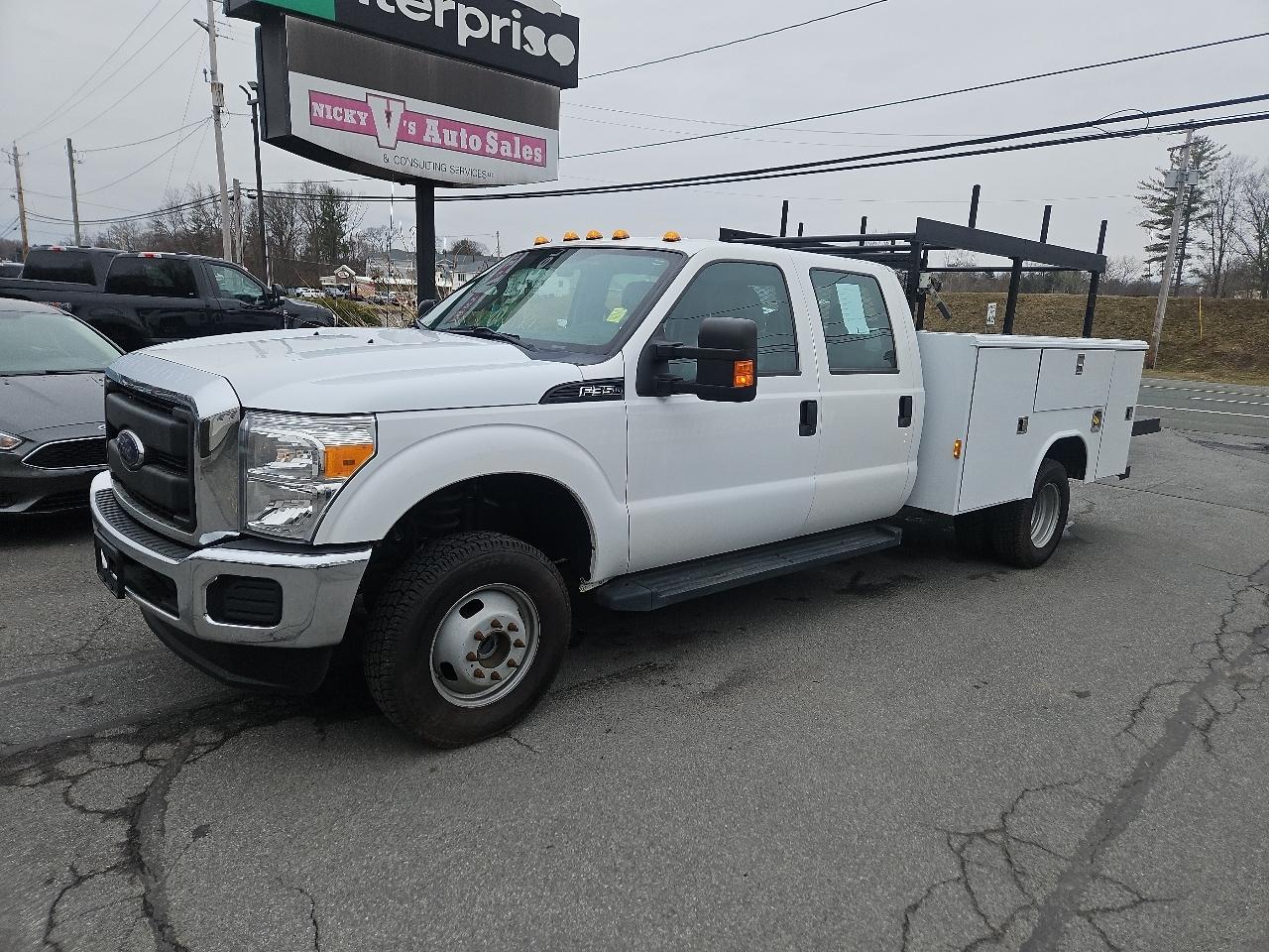Ford Super Duty F-350 DRW 4WD Crew Cab 176" WB 60" CA XL 2016