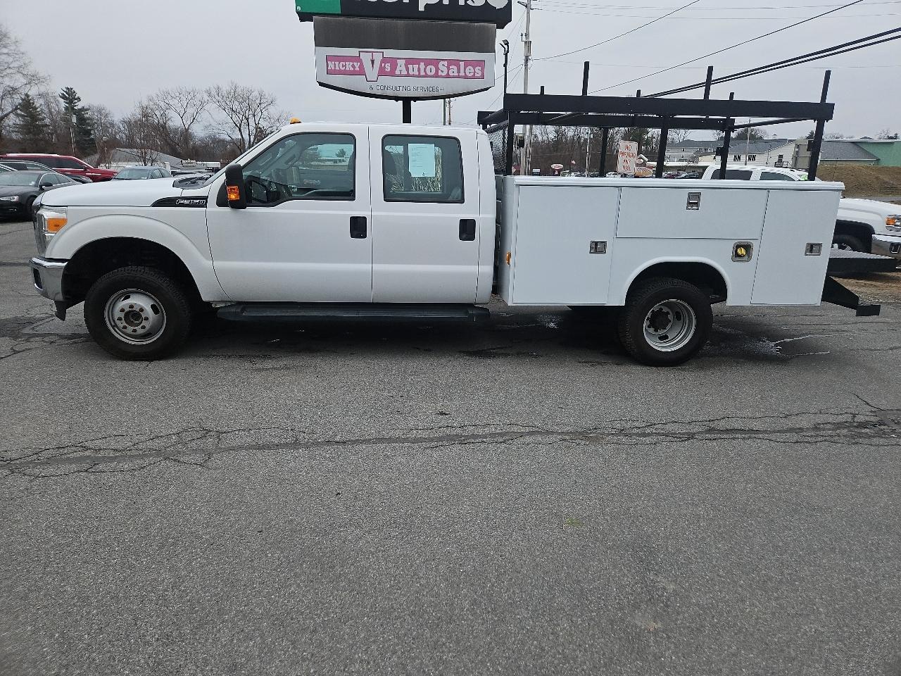 Ford Super Duty F-350 DRW 4WD Crew Cab 176" WB 60" CA XL 2016