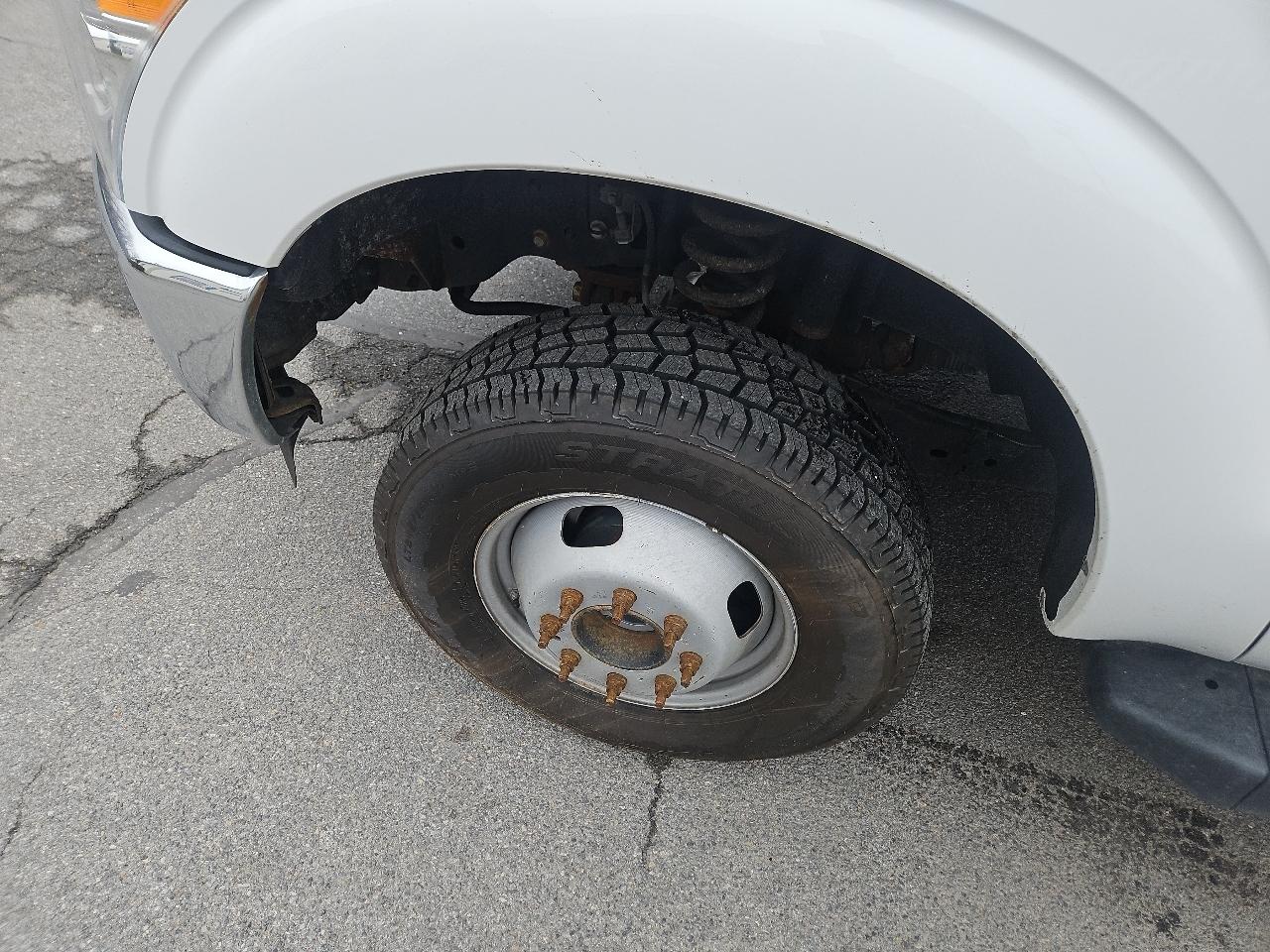 Ford Super Duty F-350 DRW 4WD Crew Cab 176" WB 60" CA XL 2016