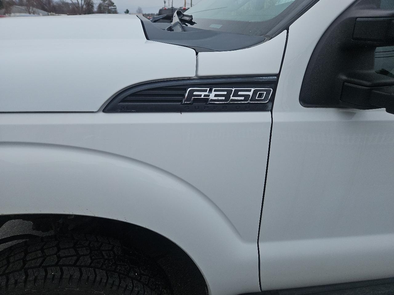 Ford Super Duty F-350 DRW 4WD Crew Cab 176" WB 60" CA XL 2016