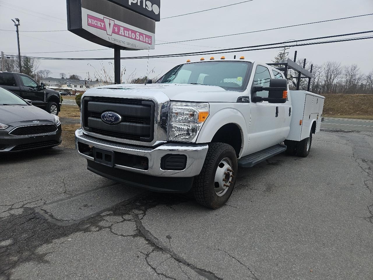 Ford Super Duty F-350 DRW 4WD Crew Cab 176" WB 60" CA XL 2016