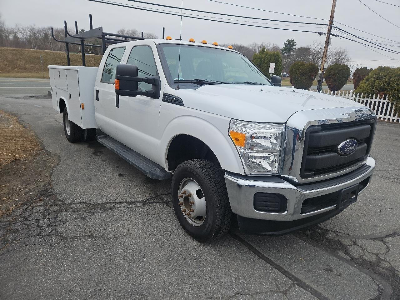 Ford Super Duty F-350 DRW 4WD Crew Cab 176" WB 60" CA XL 2016