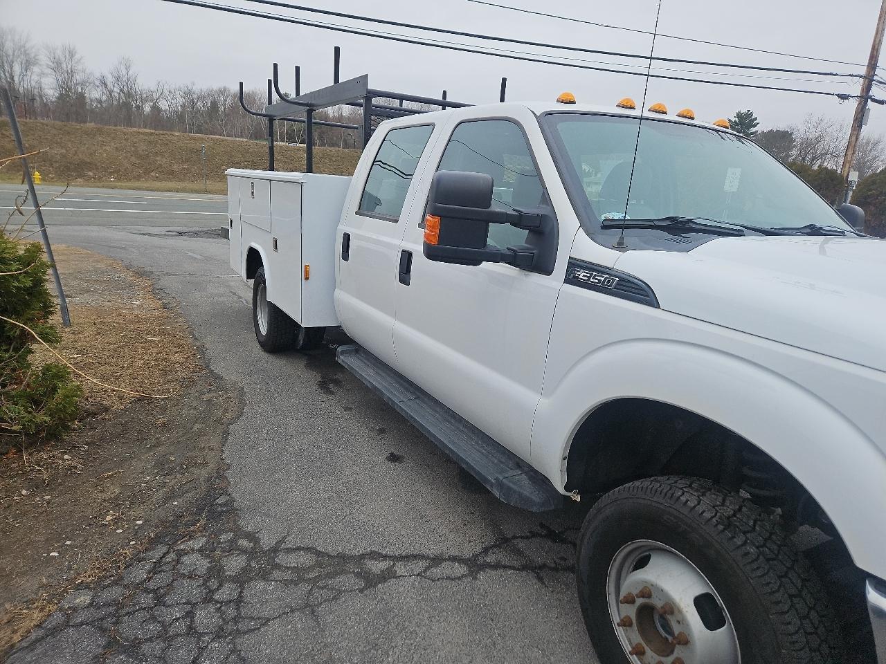 Ford Super Duty F-350 DRW 4WD Crew Cab 176" WB 60" CA XL 2016