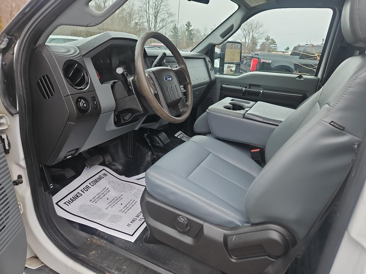 Ford Super Duty F-350 DRW 4WD Crew Cab 176" WB 60" CA XL 2016