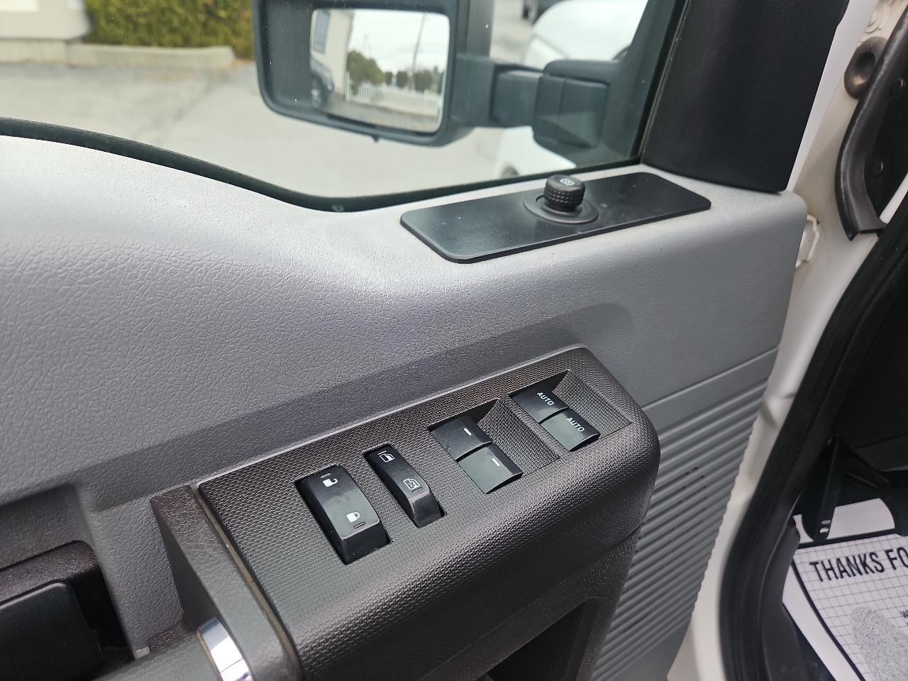 Ford Super Duty F-350 DRW 4WD Crew Cab 176" WB 60" CA XL 2016