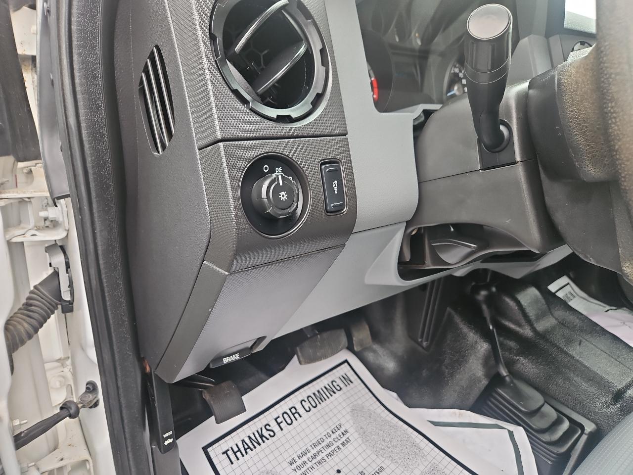 Ford Super Duty F-350 DRW 4WD Crew Cab 176" WB 60" CA XL 2016