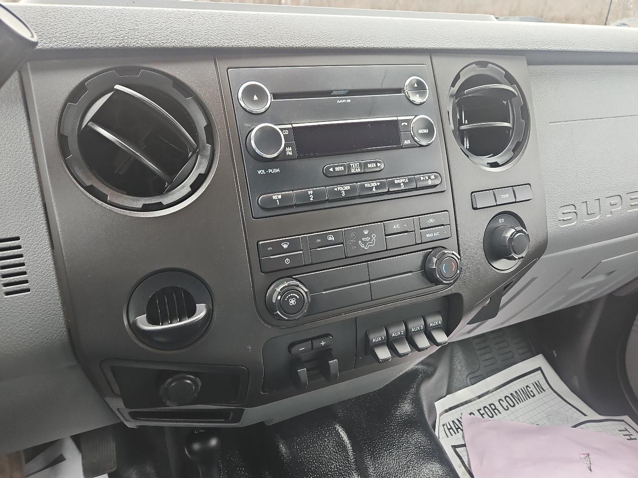 Ford Super Duty F-350 DRW 4WD Crew Cab 176" WB 60" CA XL 2016