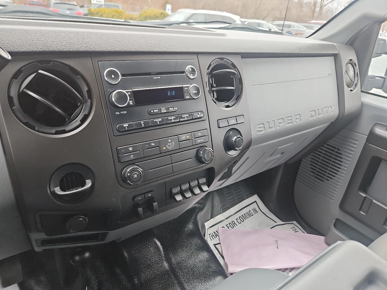 Ford Super Duty F-350 DRW 4WD Crew Cab 176" WB 60" CA XL 2016