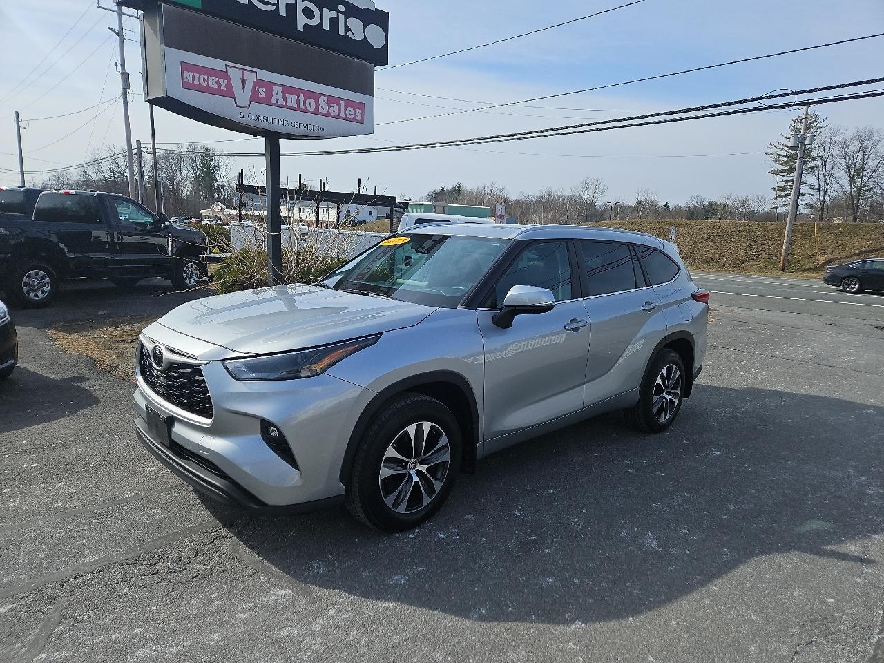 Toyota Highlander XLE AWD (Natl) 2023