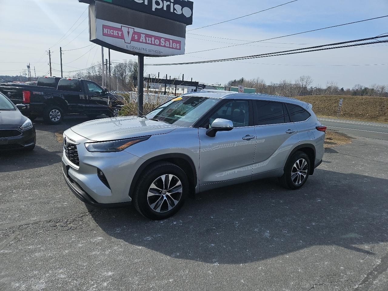 Toyota Highlander XLE AWD (Natl) 2023