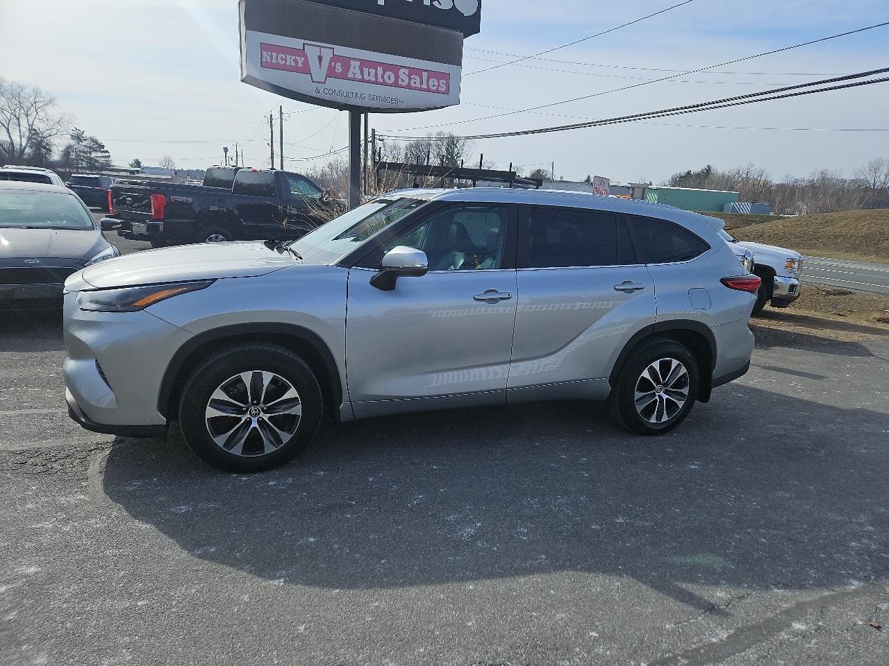 Toyota Highlander XLE AWD (Natl) 2023