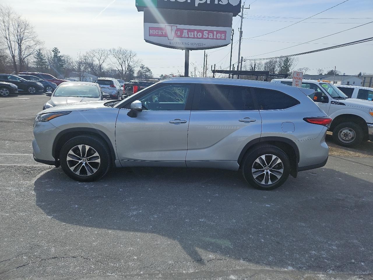 Toyota Highlander XLE AWD (Natl) 2023