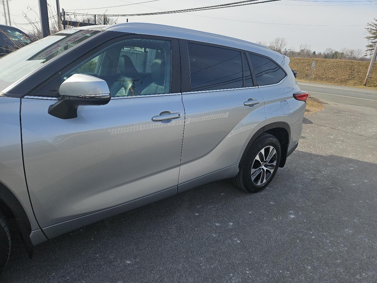 Toyota Highlander XLE AWD (Natl) 2023