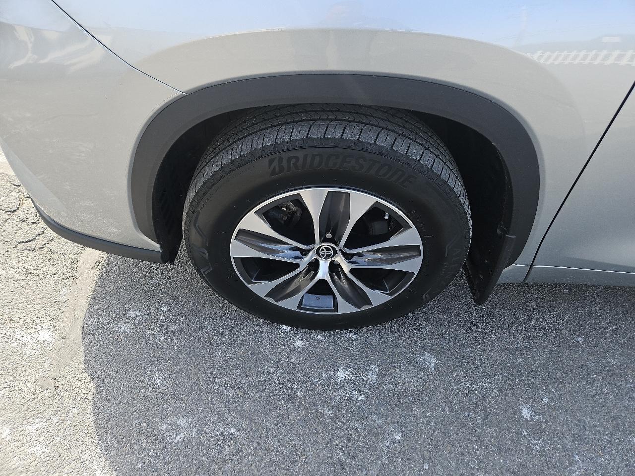 Toyota Highlander XLE AWD (Natl) 2023