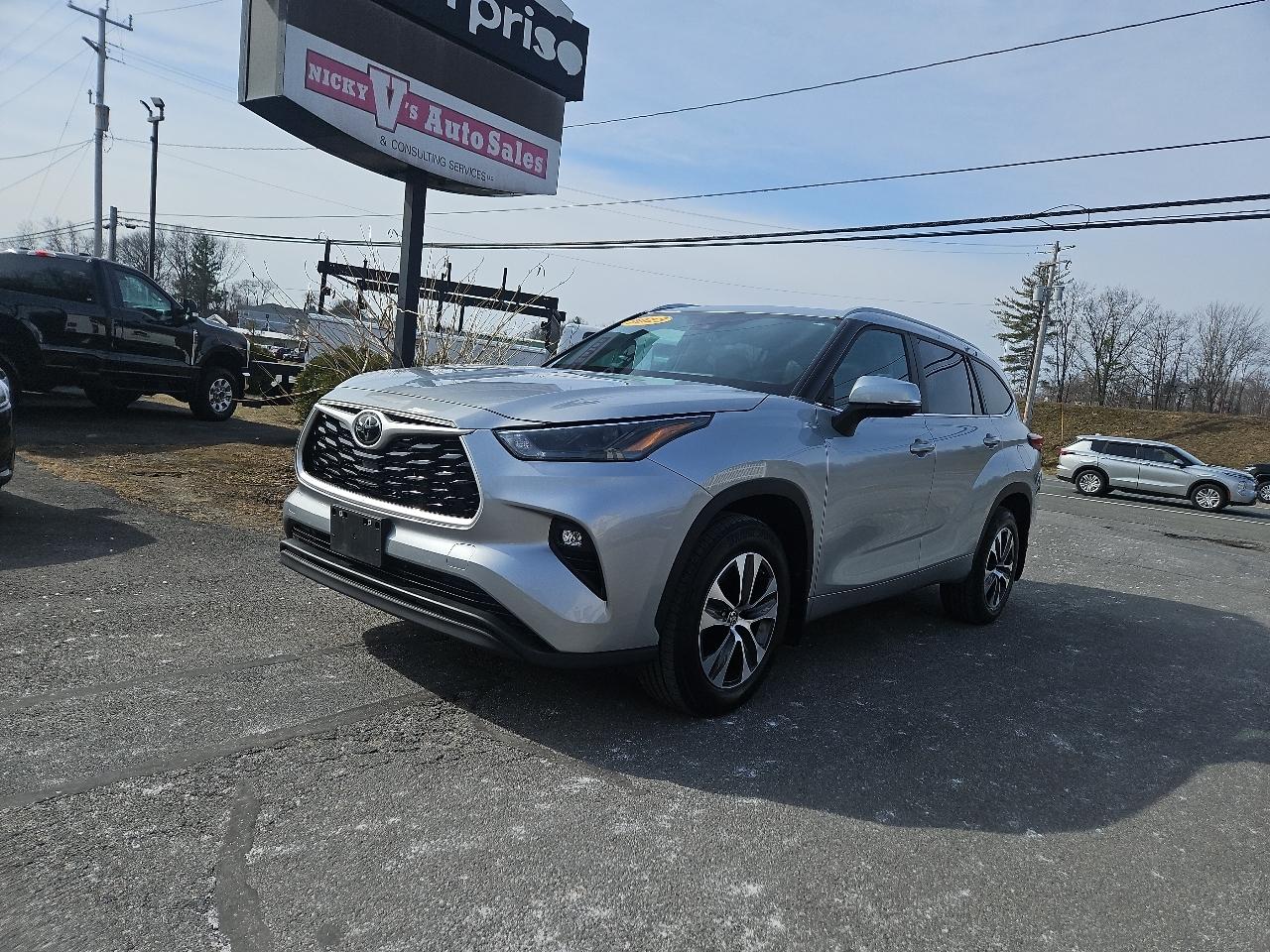 Toyota Highlander XLE AWD (Natl) 2023