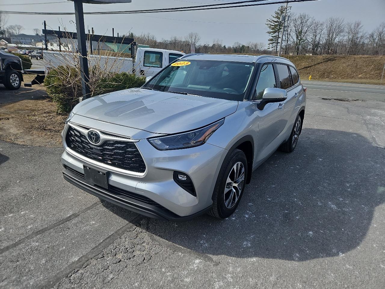 Toyota Highlander XLE AWD (Natl) 2023