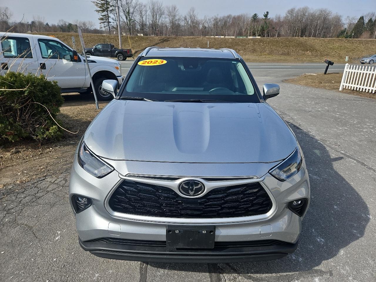 Toyota Highlander XLE AWD (Natl) 2023