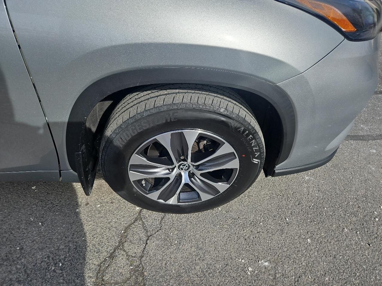 Toyota Highlander XLE AWD (Natl) 2023