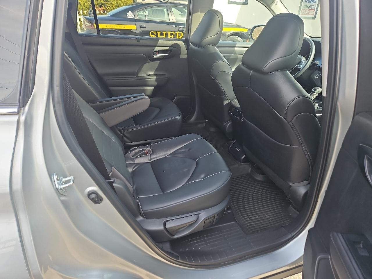 Toyota Highlander XLE AWD (Natl) 2023