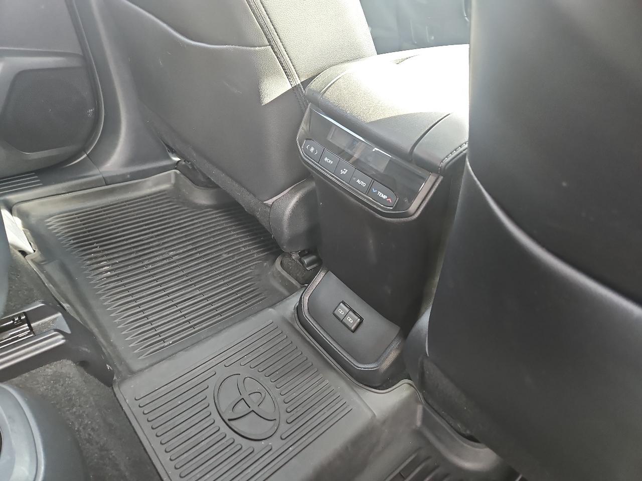 Toyota Highlander XLE AWD (Natl) 2023