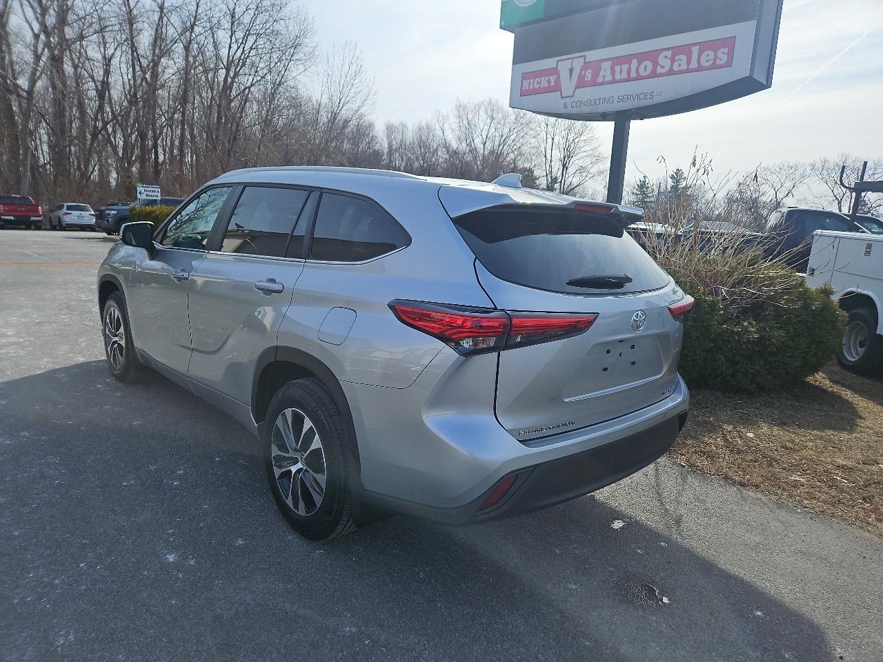 Toyota Highlander XLE AWD (Natl) 2023