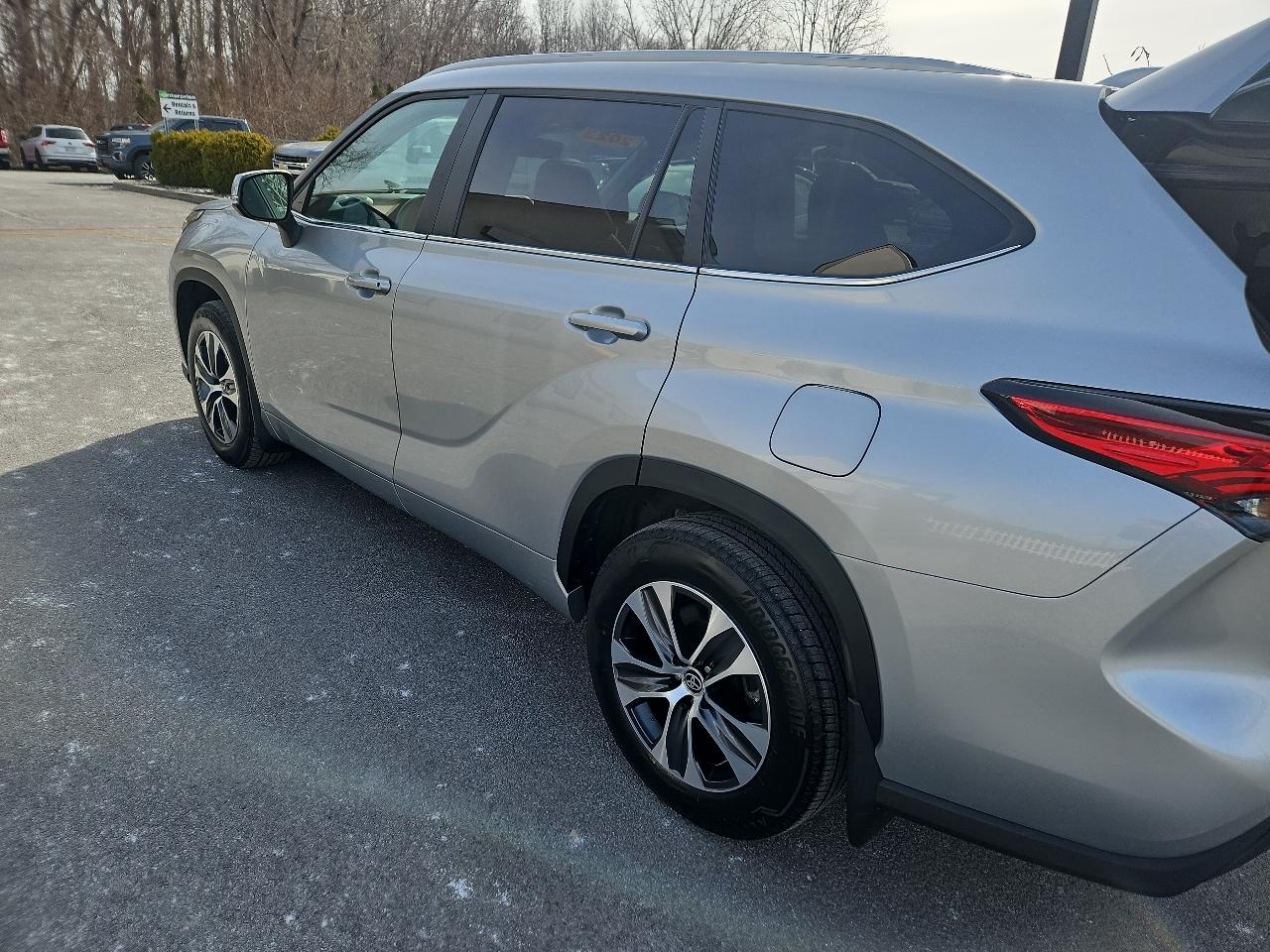 Toyota Highlander XLE AWD (Natl) 2023