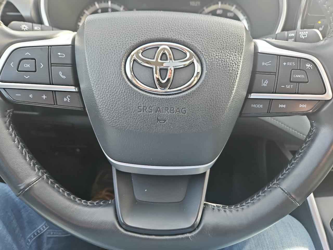 Toyota Highlander XLE AWD (Natl) 2023