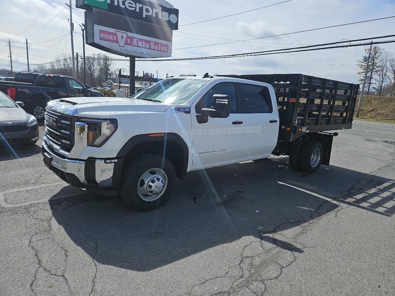 GMC Sierra 3500HD CC 4WD Crew Cab 177" WB, 60" CA Pro 2025