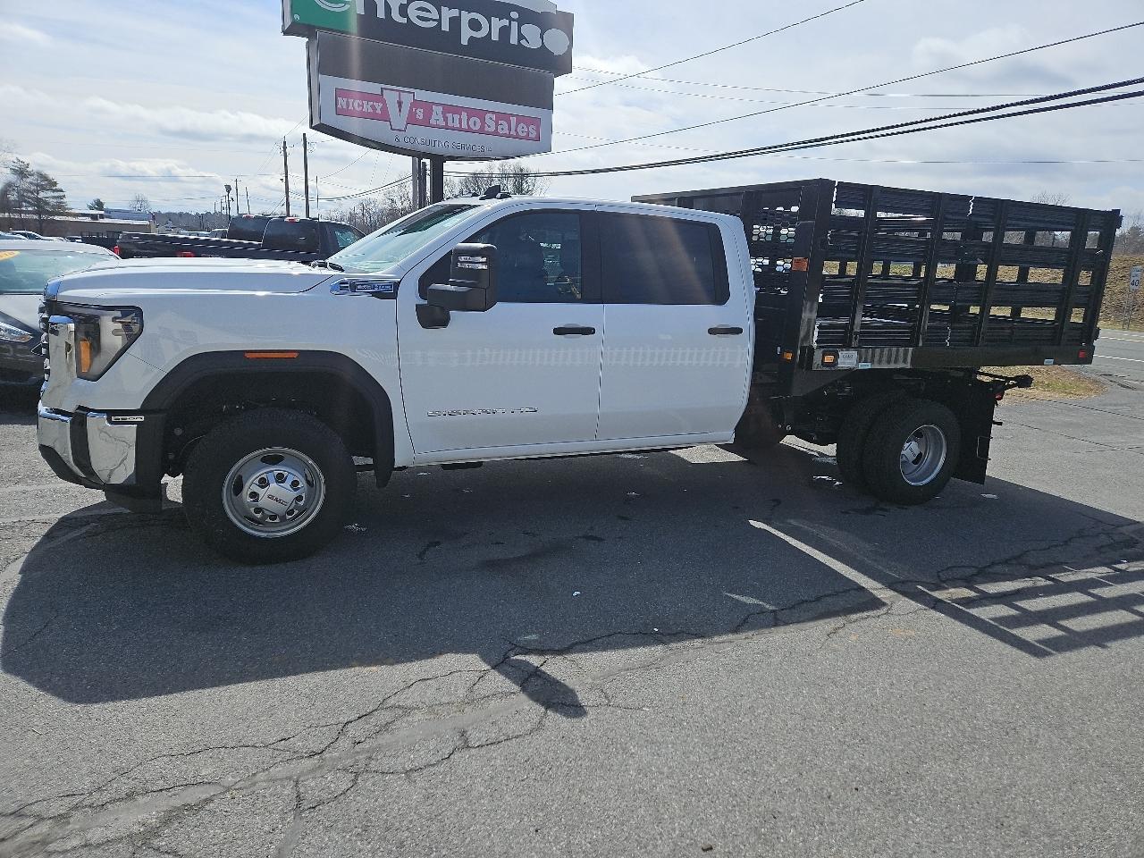 GMC Sierra 3500HD CC 4WD Crew Cab 177" WB, 60" CA Pro 2025