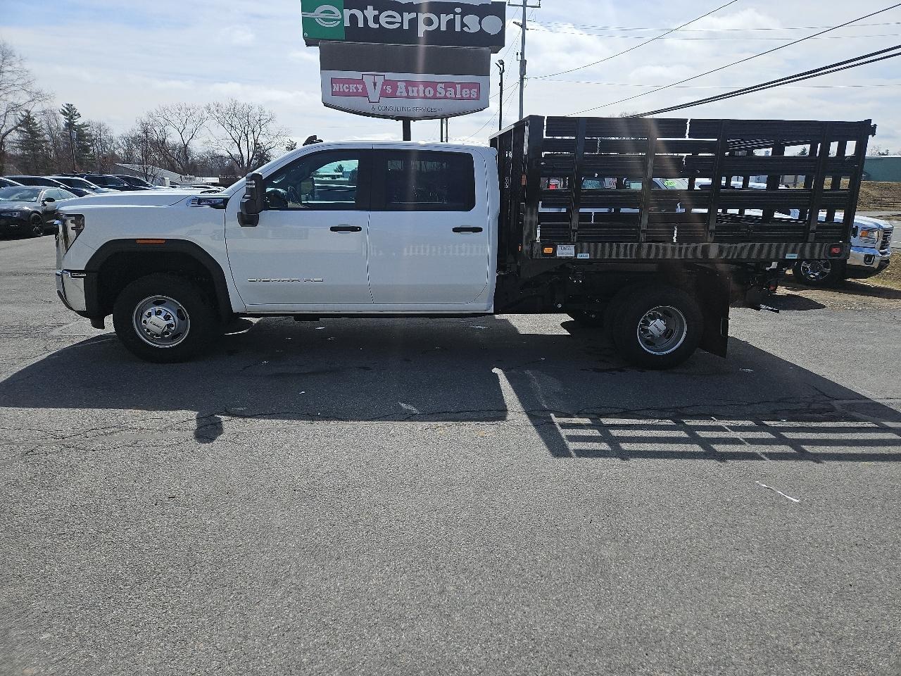 GMC Sierra 3500HD CC 4WD Crew Cab 177" WB, 60" CA Pro 2025