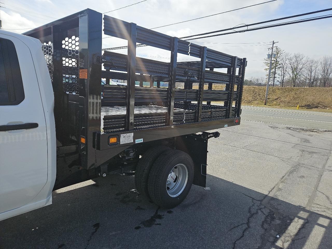GMC Sierra 3500HD CC 4WD Crew Cab 177" WB, 60" CA Pro 2025